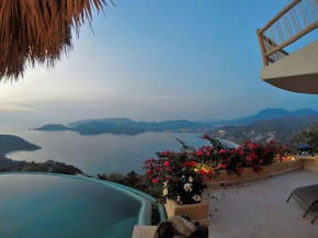 Casa Rumi - Stunning Views of Zihua Bay in Exclusive Cerro del Vigia